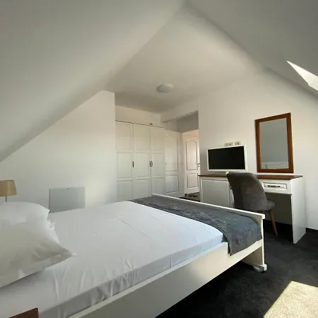 Aqua Family Πανσιόν 4*