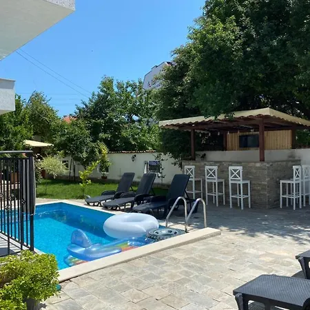 Aqua Family Πανσιόν Μπουργκάς