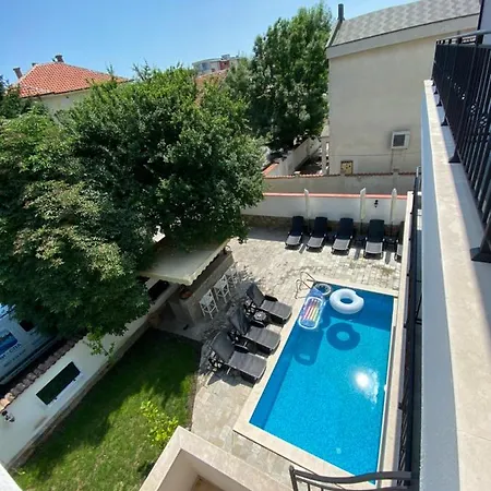 Πανσιόν Aqua Family Μπουργκάς